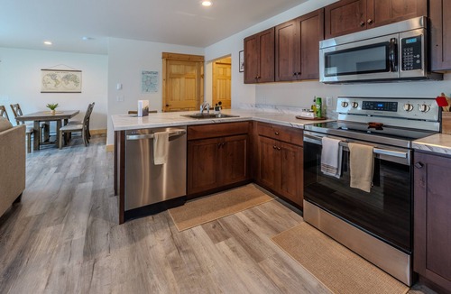 Gardiner Apartment | Yellowstone Retreat Rentals U4: two blocks from Yellowstone!