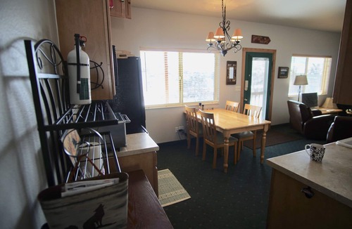 Gardiner Cabin | Yellowstone Riverside Cabin - On the River Next to Yellowstone National Park!