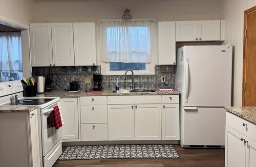 Jordan Valley House | You will love this darling 3 bedroom,family & pet friendly home in Jordan Valley