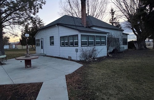 Jordan Valley House | You will love this darling 3 bedroom,family & pet friendly home in Jordan Valley