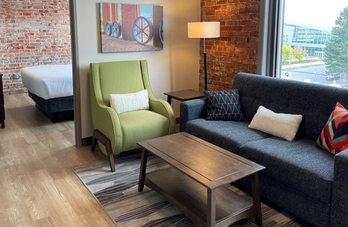 Riverside Apartment | Your Gorgeous 2 Bed Travel Apartment Perfect for The Family
