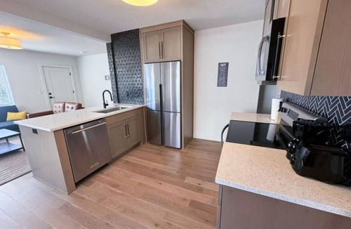Mississippi District Apartment | Your home away from home near Pittock Mansion!