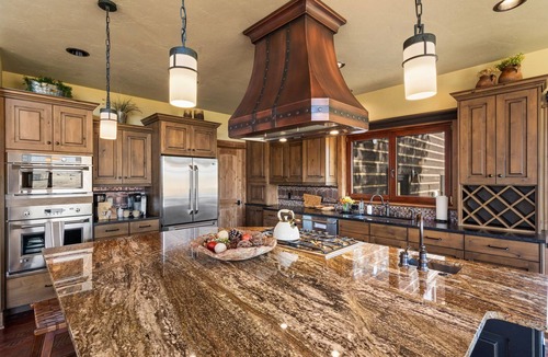 Pray House | Your own private Mountain Lodge - Rugged Montana Views With Year Round Access