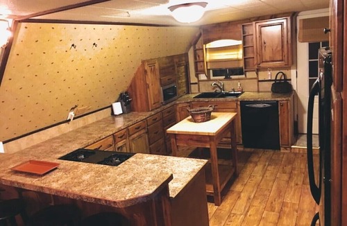 Soda Springs House | Your PRIVATE PARADISE on The Lake!Sleeps 8