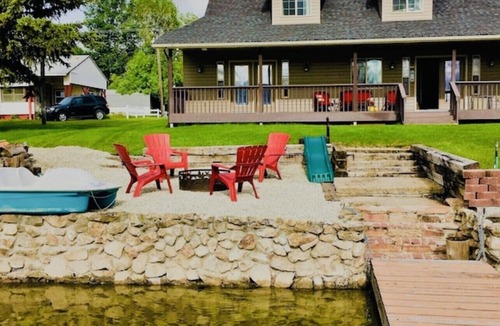 Soda Springs House | Your PRIVATE PARADISE on The Lake!Sleeps 8
