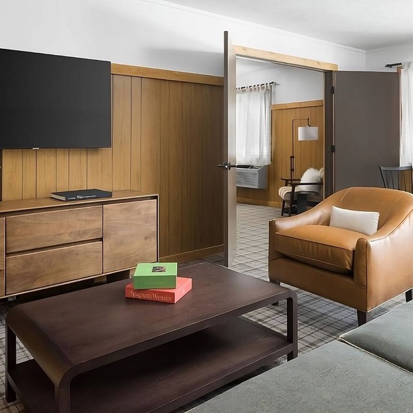 Cozy Pet-Friendly Lodge Just 5 Mins from Jackson Hole City Center w/Dining