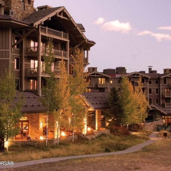 Four Seasons Jackson Hole 3BR/3Bath Resort Property. Ski in and Ski out 5 Star