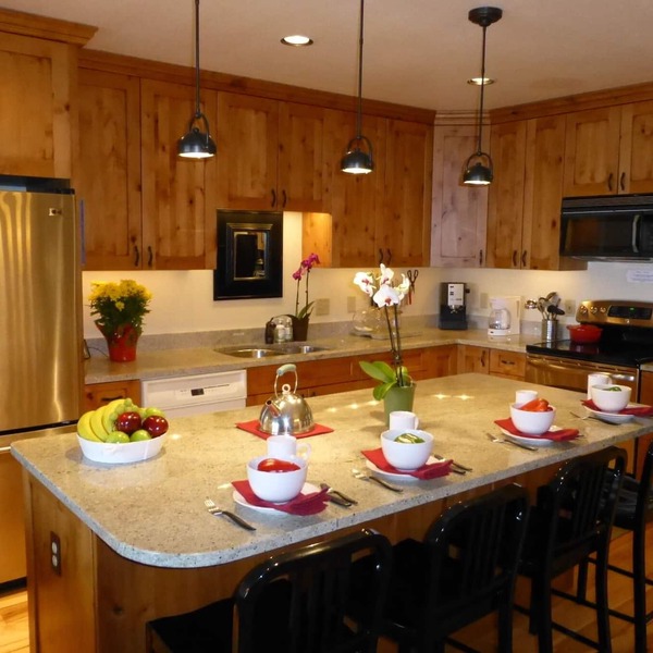 Townhouse 1 Mile From Grand Teton Park, On Ski Slopes, Mountain Views, sleeps 10