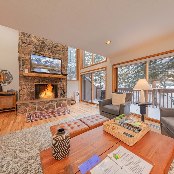 Wind River 3: Teton Village-Walk to Ski/Lift Sleeps 10- Pool/Hot Tub Access
