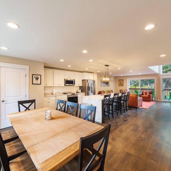 Wind River 6: Beautifully Renovated Townhome - Walk to Lift