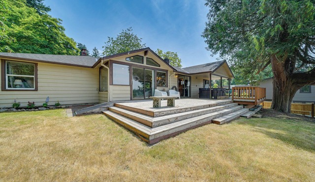 1/2 Mi to Yarrow Bay: Family Home in Kirkland in Kirkland