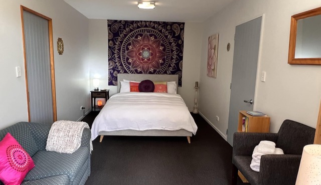 1 Bedroom Peaceful Space used for Wellness Retreats in Diamond Harbour