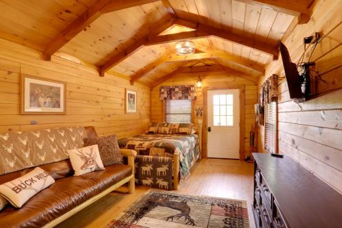 1 Mi to Current River Cozy Studio Cabin! in Van Buren