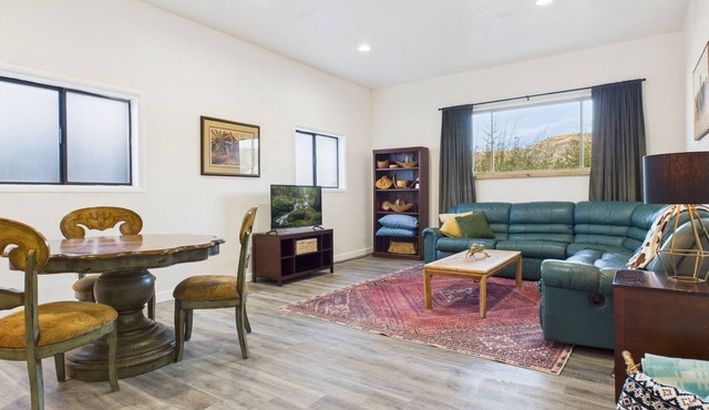 1bd ADU apartment with a/c and kitchen sleeps 4 Salmon River Hells Canyon