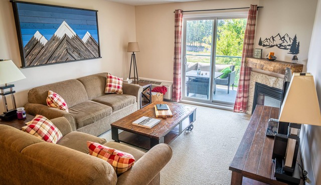 2-Bedroom 2-Bathroom Condo with Mountain Views in Radium Hotsprings
