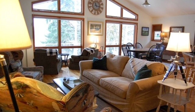 2-bedroom house in tranquil Grapeview perfect for relaxing getaways in Grapeview