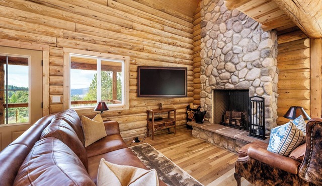 2 Bedroom Log Cabin on 80 acres in Harrison, Idaho w/Lake View