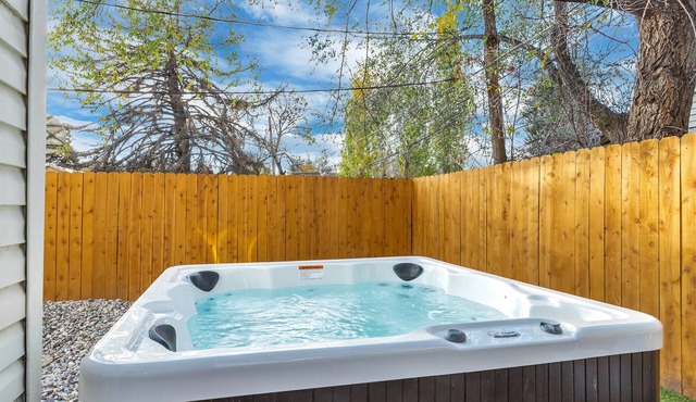 2 Hot tubs w/adjoining yards for side by side townhomes!