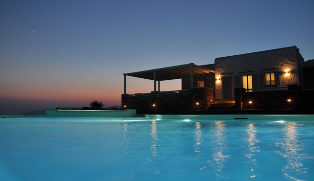 2 luxury villas complex with private pool, gym,spa & unrivalled view in Koufonisia