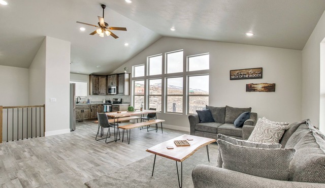 2 Mi to Bear Lake: Mtn-view Gem in Garden City