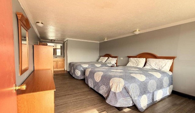 2 Queen Bed | Smoking