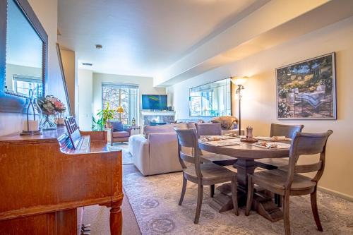 2BD Sweetwater Condo - Community Park, Pool + Hot Tub