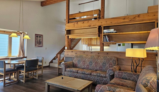 2BR/2B Condo with Hot Tub/Pool access. 4.5 Miles to Jackson Hole Mountain Resort in Wilson