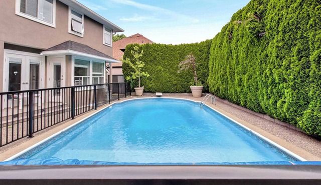 2BR Surrey Pool Suite Near White Rock in Surrey