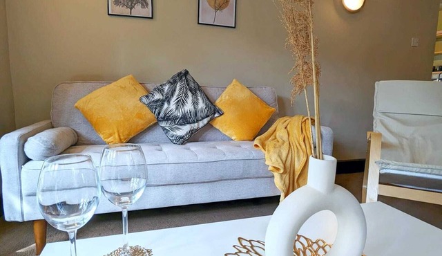 3-bed 1-bath | Sleeps 7 | Parking | Wi-Fi in Shalford