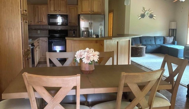 3-bedroom house in soothing Gardiner with cool AC