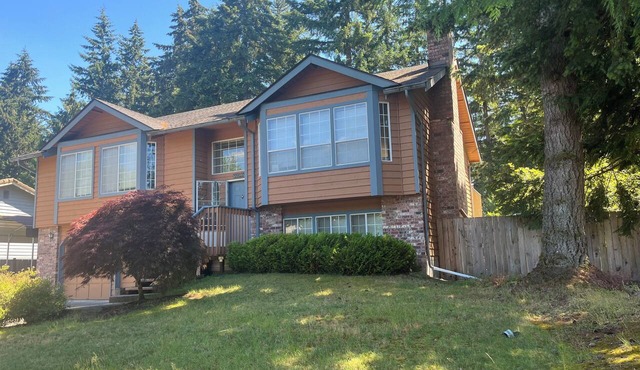 3-bedroom house in welcoming Maple Valley close to beautiful lake and trails