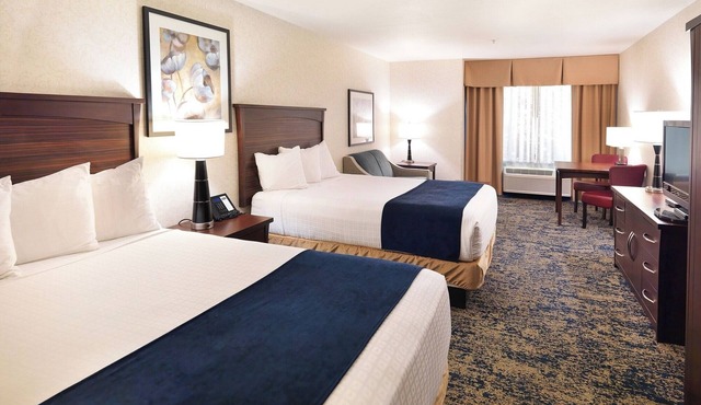 3 Modern Units | Explore Downtown Attractions | Free Breakfast, Parking, & Pool