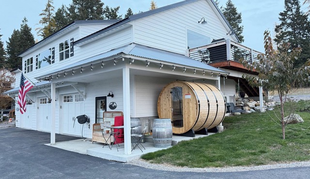 4 Seasons Flathead Getaway - Hot Tub & Sauna!