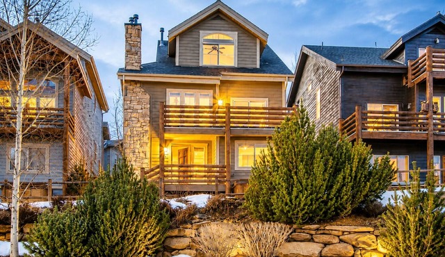 4BD Home | Private Hot Tub | Minutes to Slopes & Main St