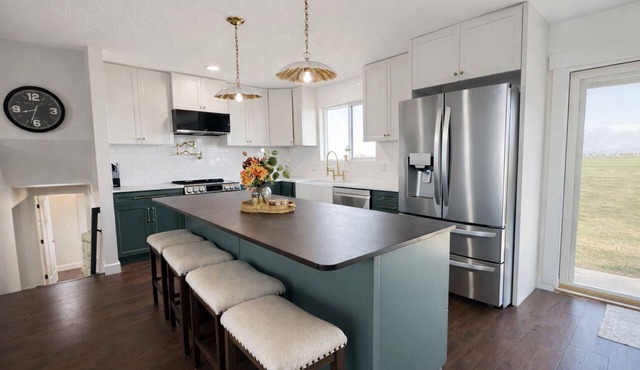 5 Bedroom 3 Bathrooms Retreat 2 Living Rooms Ski + Ogden