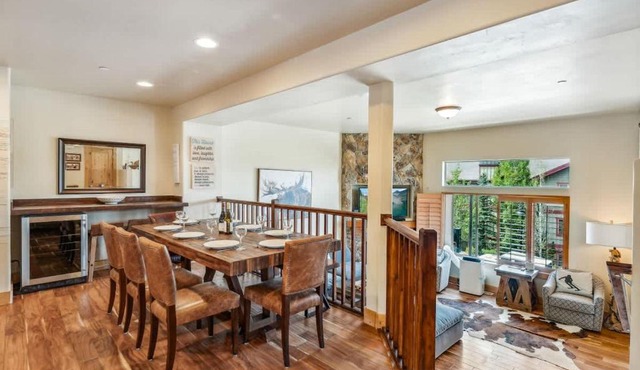 5 Bedroom 4 Bathroom Hot Tub Minutes from Slopes