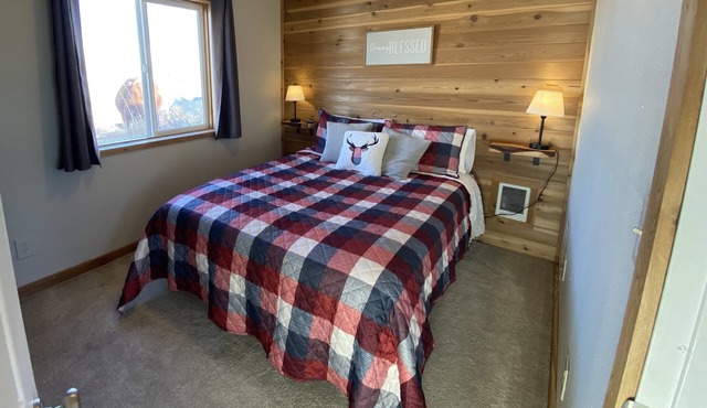 5 minutes from town, lots of space for pets to run, quiet and private!