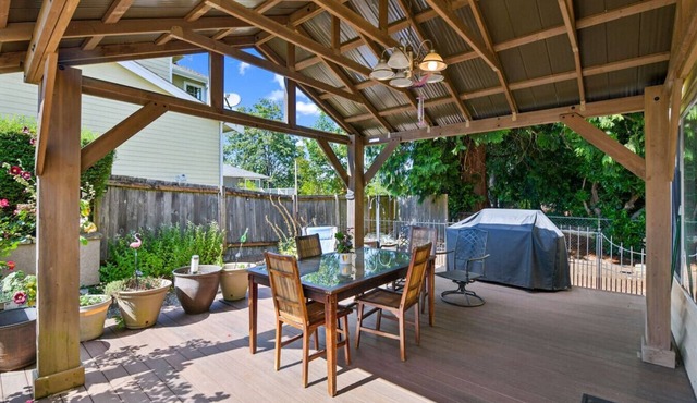 592 6 Bedrooms Walking Distance to Airport!