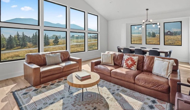 5BR (4 King En-Suites) w/Sauna, Game Room, Mountain Views