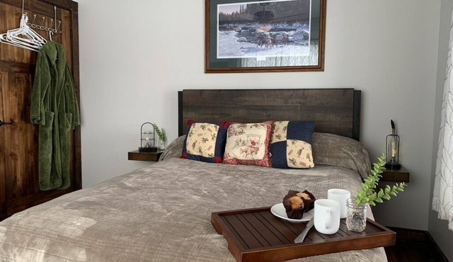 5min to YNP & HotSprings 10acre horseranch Overlooking YNP@LittleTrailCreekCabin