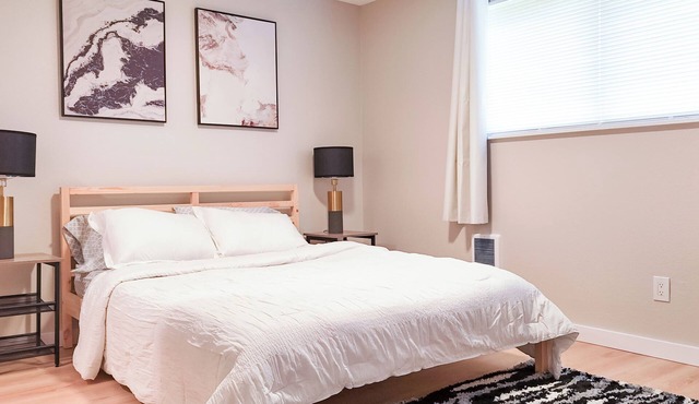 A cozy and peaceful centrally Located Triplex 2BD, 1.5 BA in Tacoma