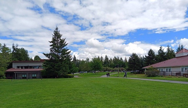 A two Kitchen Home in Walking distance to Crossroad Park/Mall, near Microsoft HQ