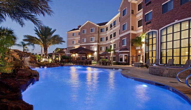 Accessible 1BR Suite | Free Daily Breakfast + Pool in Webster