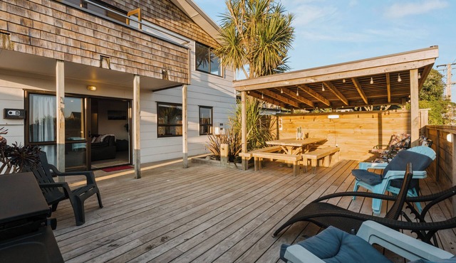 ACCOMMODATE 19 - OCEAN FRONT. in Pukehina