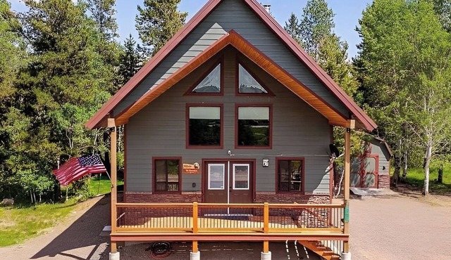 Adventure Basecamp - Hot Tub-Trails-Legendary Fishing-Near Yellowstone-WiFi