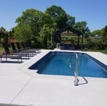 Alba Cottage with Brand New Pool in Queenston
