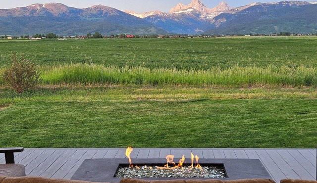 Alpenglo Farm