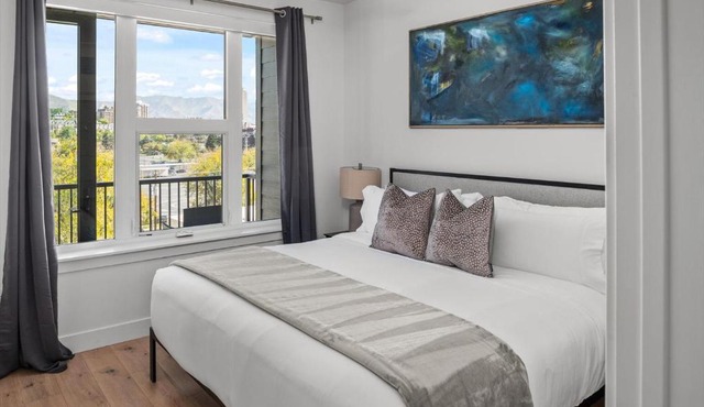 Amenities! Top floor! Views pool spa gym park bowl