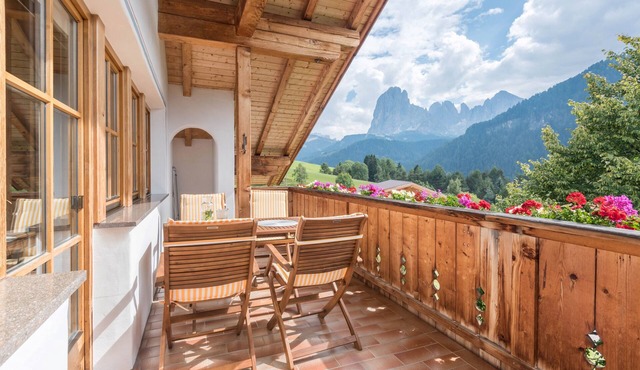 Apartment “Lara Ruveda” with Mountain View, Private Terrace and Wi-Fi in St.Ulrich