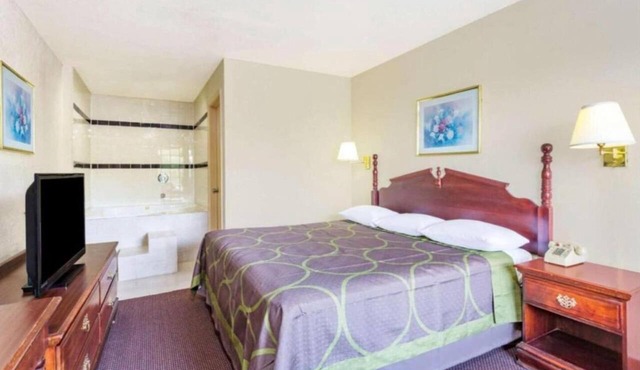 Ashland, VA|Full Bed|Smoking in Richmond